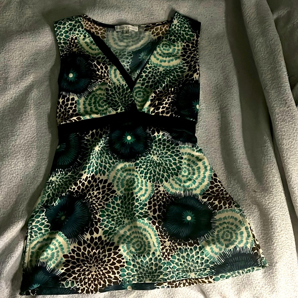Lightweight sleeveless top